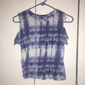 Shoulder cut out top